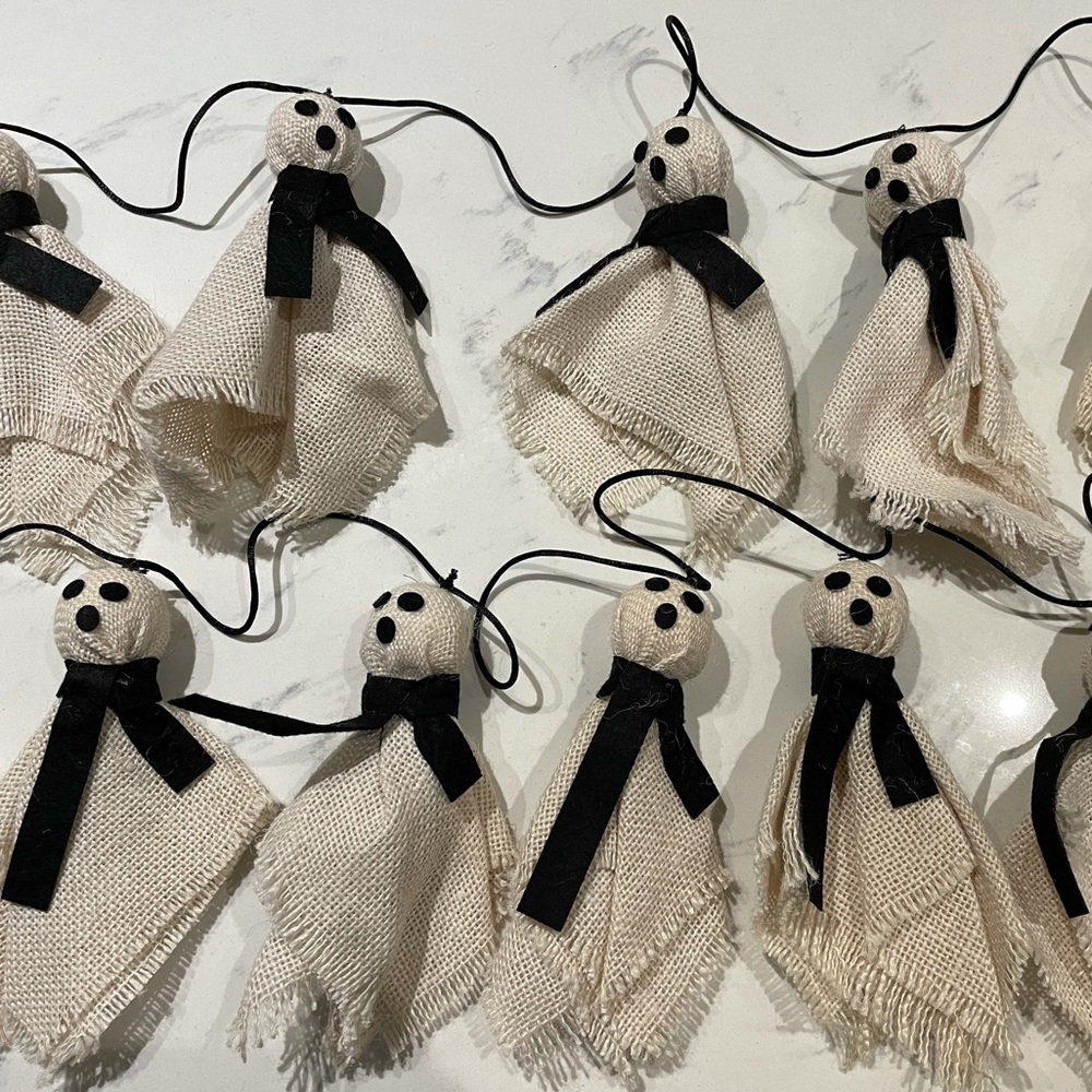 2 6ft Halloween garlands 👻